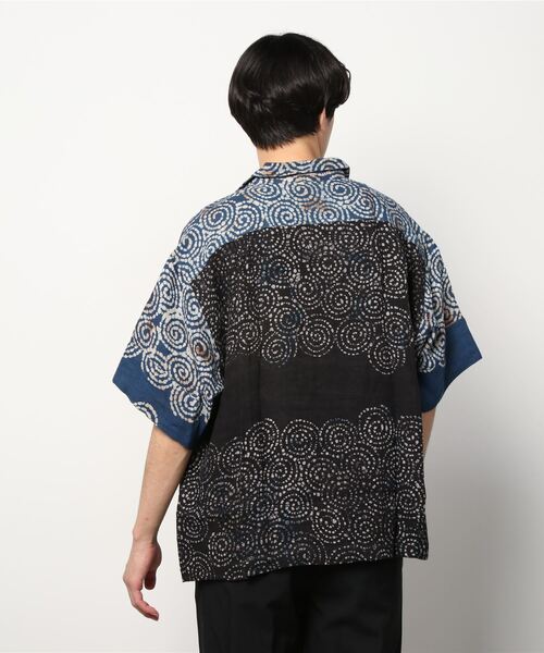 Story mfg.（ストーリーエムエフジー）の「【STORY MFG.】ストーリー・エムエフジー Greetings Shirts（シャツ/ブラウス・メンズ・ブルー系その他/ホワイト/ブラウン・X-LARGE/X-SMALL/MEDIUM）」の5枚目の写真