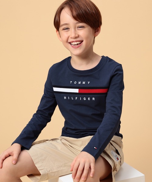 TOMMY HILFIGER(トミーヒルフィガー)の「【90~170㎝展開】ロゴロングスリーブTシャツ(Tシャツ/カットソー・キッズ・レッド/グリーン/ホワイト/ネイビー/マルチ/ネイビー系2/ブルー/ホワイト系2/オフホワイト/レッド系その他/ホワイト系3/グレー・90cm/110cm/100cm/120cm/130cm/140cm/150cm/160cm/170cm/80cm/70cm)」の18枚目の写真