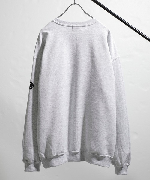 VALLIS by FACTOTUM(ヴァリスバイファクトタム)の「【VALLIS by FACTOTUM】別注レタードスウェットトレーナー(スウェット・メンズ・ライトグレー・SMALL)」の7枚目の写真