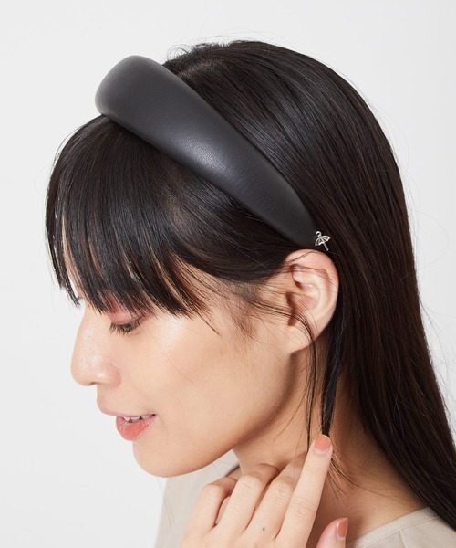 Arnold Palmer（アーノルドパーマー）の「フェイクレザー カチューシャ（カチューシャ・レディース・ライトブラウン/ブラック・ﾌﾘ-）」の2枚目の写真