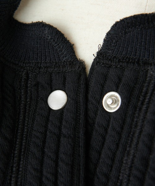 BEARDSLEY(ビアズリー)の「スナップボタンを全部留めてプルオーバーで着るのも人気 キルトフウスナップカーデ(カーディガン/ボレロ・レディース・ブラック・FREE)」の9枚目の写真