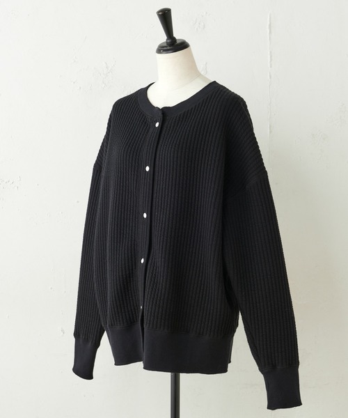 BEARDSLEY(ビアズリー)の「スナップボタンを全部留めてプルオーバーで着るのも人気 キルトフウスナップカーデ(カーディガン/ボレロ・レディース・ブラック・FREE)」の7枚目の写真