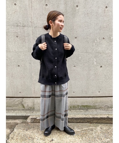 BEARDSLEY(ビアズリー)の「スナップボタンを全部留めてプルオーバーで着るのも人気 キルトフウスナップカーデ(カーディガン/ボレロ・レディース・ブラック・FREE)」の2枚目の写真