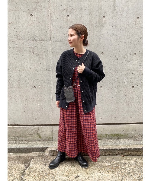 BEARDSLEY(ビアズリー)の「スナップボタンを全部留めてプルオーバーで着るのも人気 キルトフウスナップカーデ(カーディガン/ボレロ・レディース・ブラック・FREE)」の4枚目の写真