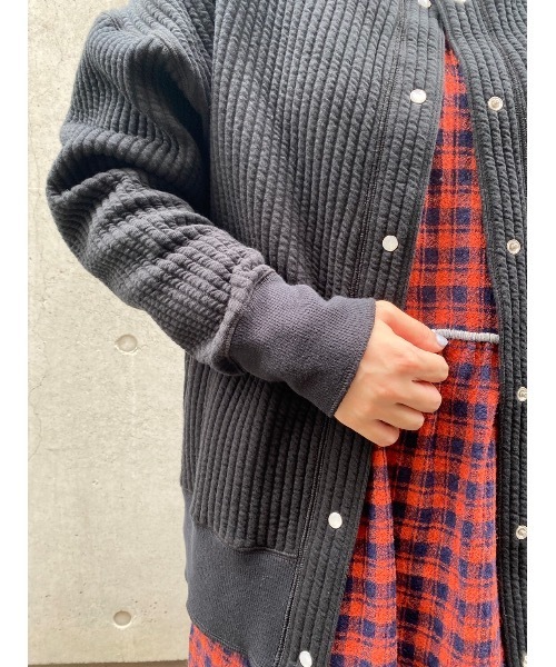 BEARDSLEY(ビアズリー)の「スナップボタンを全部留めてプルオーバーで着るのも人気 キルトフウスナップカーデ(カーディガン/ボレロ・レディース・ブラック・FREE)」の16枚目の写真