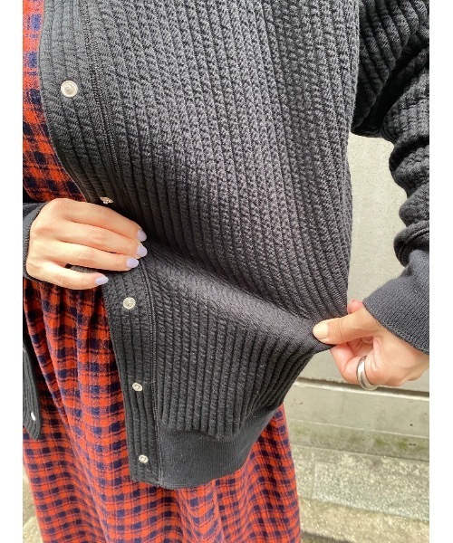 BEARDSLEY(ビアズリー)の「スナップボタンを全部留めてプルオーバーで着るのも人気 キルトフウスナップカーデ(カーディガン/ボレロ・レディース・ブラック・FREE)」の19枚目の写真