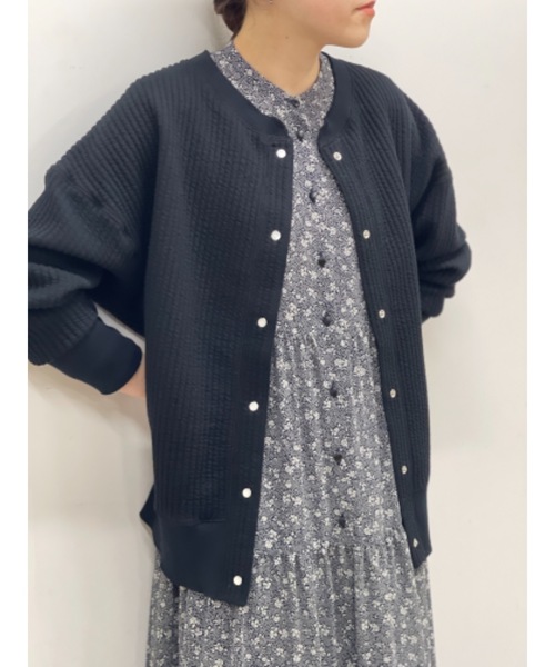 BEARDSLEY(ビアズリー)の「スナップボタンを全部留めてプルオーバーで着るのも人気 キルトフウスナップカーデ(カーディガン/ボレロ・レディース・ブラック・FREE)」の15枚目の写真