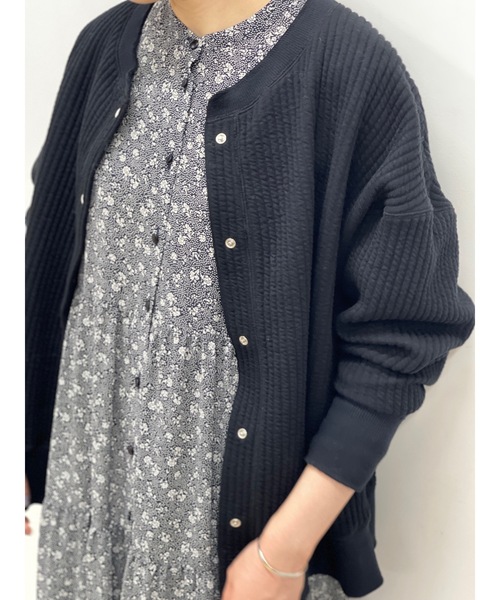 BEARDSLEY(ビアズリー)の「スナップボタンを全部留めてプルオーバーで着るのも人気 キルトフウスナップカーデ(カーディガン/ボレロ・レディース・ブラック・FREE)」の14枚目の写真