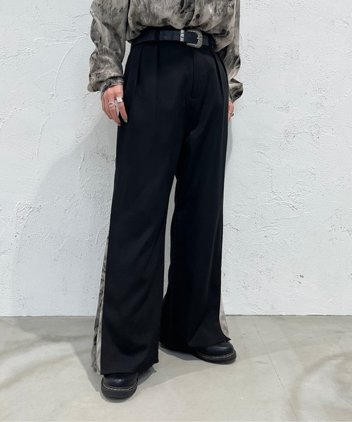 apres jour mignon（アプレジュールミニョン）の「スリット柄見えパンツ【ZOZOTOWN限定アイテム】（その他パンツ・レディース・ブラウン系その他/ブラック系その他・X-LARGE/MEDIUM/SMALL）」の4枚目の写真