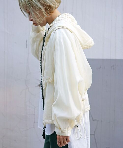 AULA AILA（アウラアイラ）の「AULA AILA（アウラ アイラ）別注レイヤードパーカー（ブルゾン・レディース・アイボリー/ブラック・FREE）」の17枚目の写真
