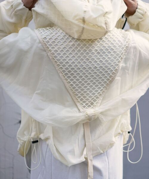 AULA AILA（アウラアイラ）の「AULA AILA（アウラ アイラ）別注レイヤードパーカー（ブルゾン・レディース・アイボリー/ブラック・FREE）」の18枚目の写真