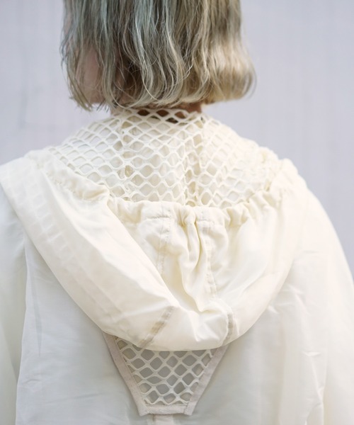 AULA AILA（アウラアイラ）の「AULA AILA（アウラ アイラ）別注レイヤードパーカー（ブルゾン・レディース・アイボリー/ブラック・FREE）」の7枚目の写真