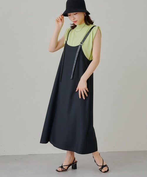 prose verse(プロズヴェール)の「合皮サスバックタックジャンスカ(ジャンパースカート・レディース・モカ/ブラック・MEDIUM)」の2枚目の写真