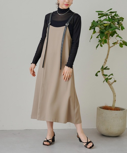 prose verse(プロズヴェール)の「合皮サスバックタックジャンスカ(ジャンパースカート・レディース・モカ/ブラック・MEDIUM)」の1枚目の写真