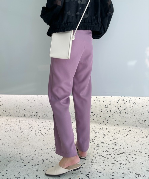StyleSea(スタイルシー)の「センタータックストレートパンツ(スラックス・レディース・コーラルピンク/グレイッシュベージュ/パープル/ライム・MEDIUM)」の18枚目の写真