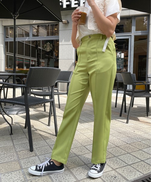 StyleSea(スタイルシー)の「センタータックストレートパンツ(スラックス・レディース・コーラルピンク/グレイッシュベージュ/パープル/ライム・MEDIUM)」の7枚目の写真