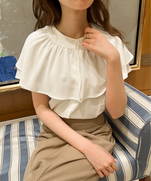 Ambre Ciel(アンブルシエル)の「ケープカラーラッフルブラウス/【WEB/EC限定商品】(シャツ/ブラウス・レディース・ブラック/オフホワイト・FREE)」の4枚目の写真