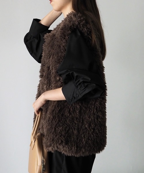 Riberry(リベリー)の「エコファーベスト(ベスト・レディース・ブラック/ベージュ/ブラウン/アイボリー/ピンク・MEDIUM)」の8枚目の写真