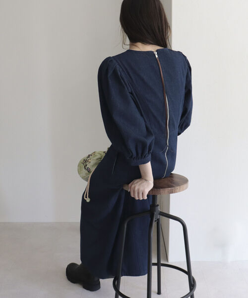 fredy emue（フレディエミュ）の「袖ボリュームデニムワンピース（ワンピース・レディース・ネイビー/ブラック・38）」の17枚目の写真