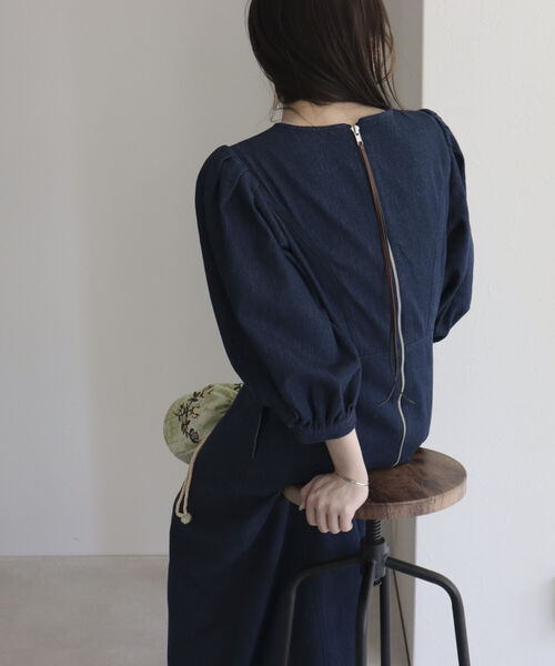 fredy emue（フレディエミュ）の「袖ボリュームデニムワンピース（ワンピース・レディース・ネイビー/ブラック・38）」の20枚目の写真