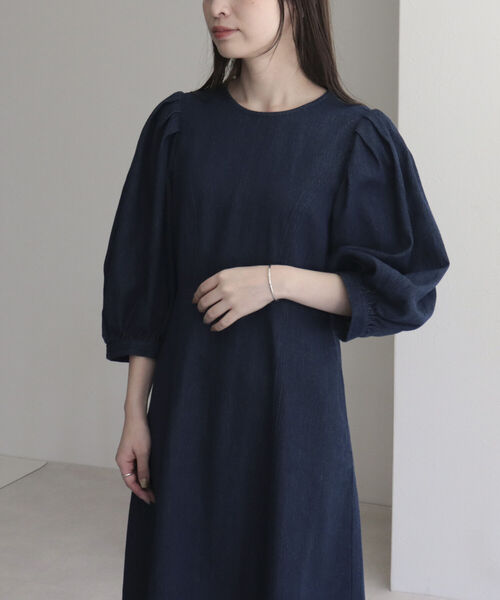 fredy emue（フレディエミュ）の「袖ボリュームデニムワンピース（ワンピース・レディース・ネイビー/ブラック・38）」の9枚目の写真