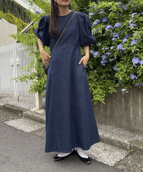 fredy emue（フレディエミュ）の「袖ボリュームデニムワンピース（ワンピース・レディース・ネイビー/ブラック・38）」の18枚目の写真