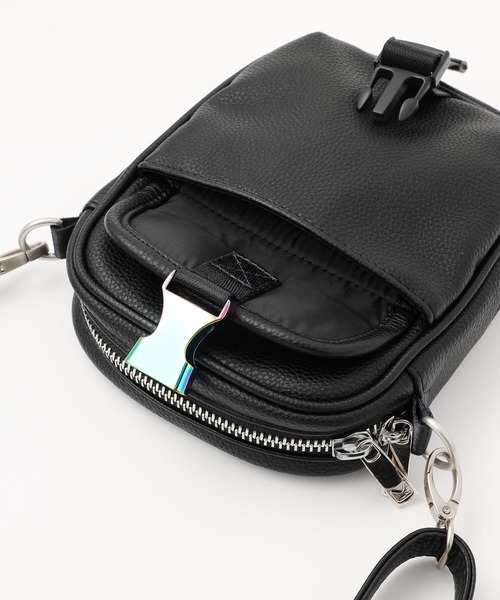 X-girl(エックスガール)の「FAUX LEATHER FLAP SHOULDER BAG(ショルダーバッグ・レディース・ブラック/ホワイト・ONE SIZE)」の18枚目の写真