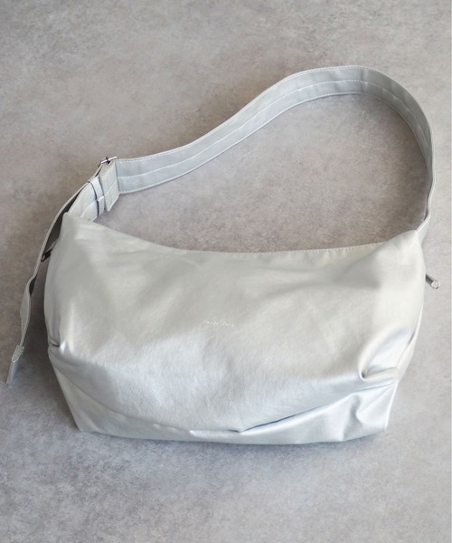 Legato Largo（レガートラルゴ）の「フェイクレザーワンショルダーバッグ（ショルダーバッグ・レディース・ブラック/アイボリー/グレイッシュベージュ/シルバー・FREE）」の17枚目の写真