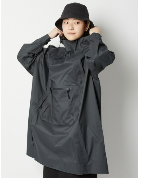 Snow Peak（スノーピーク）の「2.5L Rain Poncho（ポンチョ・メンズ・グレー/ブラック・1/2）」の12枚目の写真