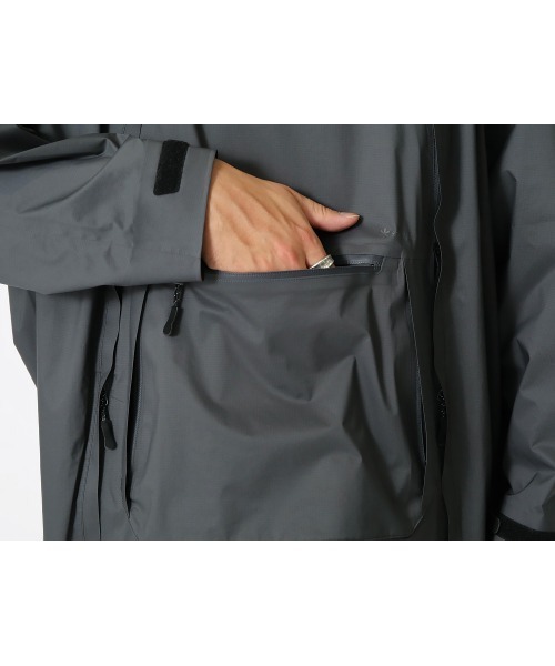Snow Peak（スノーピーク）の「2.5L Rain Poncho（ポンチョ・メンズ・グレー/ブラック・1/2）」の15枚目の写真