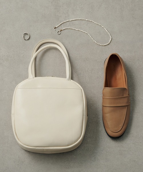 TIDEWAY(タイドウェイ)の「安心のMADE IN JAPAN!【TIDEWAY】スクエアレザーミニバッグ / ICY LEATHER BOSTON T2468(ハンドバッグ・レディース・ブラック/グレイッシュベージュ/ホワイト/レッド・FREE)」の2枚目の写真