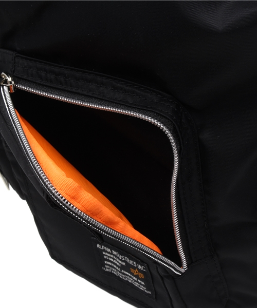 VENCEEXCHANGE(ヴァンスエクスチェンジ)の「ALPHAアルファ ソフトツイルフラップBAG (バックパック/リュック・メンズ・ブラック・FREE)」の17枚目の写真