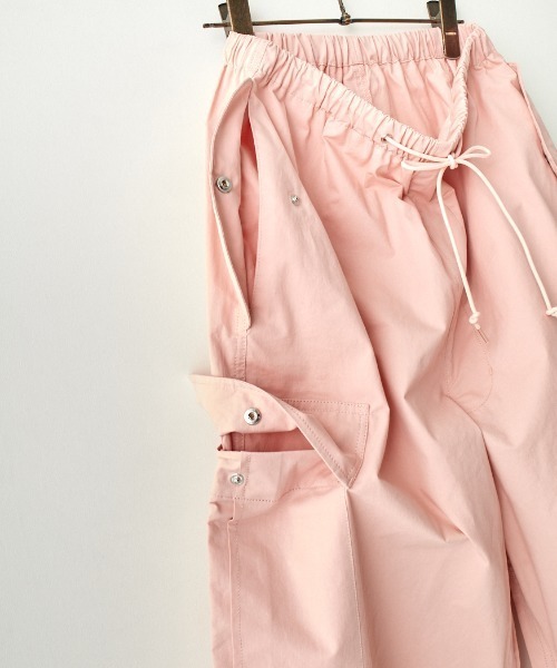 JEANS FACTORY Clothes（ジーンズファクトリークローズ）の「【MORE 6月号掲載】[Jeans Factory Clothes/ジーンズファクトリークローズ] ワイドカーゴパンツ（カーゴパンツ・レディース・ピンク/カーキ/ライトグレー/ブラック・F）」の7枚目の写真