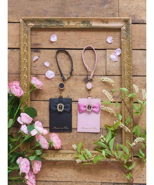 Maison de FLEUR（メゾンドフルール）の「リール付きビジューリボンパスケース（財布・レディース・ブラック/ライトピンク/ピンク・FREE）」の8枚目の写真