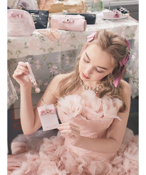 Maison de FLEUR（メゾンドフルール）の「リール付きビジューリボンパスケース（財布・レディース・ブラック/ライトピンク/ピンク・FREE）」の9枚目の写真
