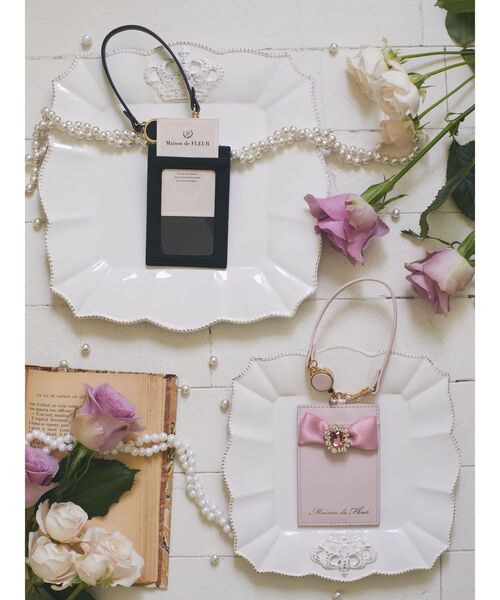 Maison de FLEUR（メゾンドフルール）の「リール付きビジューリボンパスケース（財布・レディース・ブラック/ライトピンク/ピンク・FREE）」の6枚目の写真