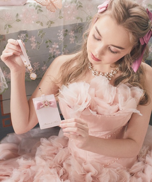 Maison de FLEUR（メゾンドフルール）の「リール付きビジューリボンパスケース（財布・レディース・ブラック/ライトピンク/ピンク・FREE）」の4枚目の写真