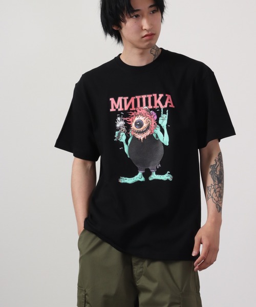 MISHKA（ミシカ）の「MISHKA プリント 半袖Tシャツ（Tシャツ/カットソー・メンズ・ブラック系その他3/ブラック系その他/ライトイエロー/ホワイト系その他6/ブラック系その他7/ライトパープル/ピンク/ホワイト/アクア/ブラック系その他4/ブラック系その他6/ライトオリーブ/ブラック系/ホワイト系その他/ブラック系その他5/ブラック/ホワイト系その他2/ホワイト系その他3/ホワイト系その他7/ホワイト系その他4/ブラック系その他2/ホワイト系その他5/パープル系その他/オレンジ/ピンク系その他/ライトグリーン/ブラック系1/ホワイト系・L/XL/M/2XL/S）」の13枚目の写真