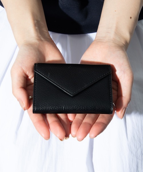 GUIONNET（ギオネ）の「ギオネ 本革 名刺入れ マルチパーパス ケース ラルグニス ギフトBOX GUIONNET LEATHER MULTI PURPOSE CASE RELGNIS（名刺入れ・メンズ・ブラウン/グレイッシュベージュ/ブラック/ゴールド/シルバー/グリーン/ブルー/ピンク/ブラック系/シルバー系/ベージュ系その他/ブラウン系/ゴールド系その他2・FREE）」の2枚目の写真