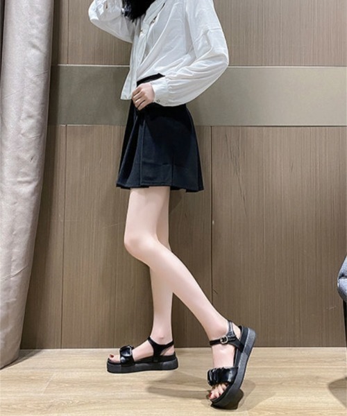 Ritzy（リッツィー）の「アンクルストラップギャザーベルトサンダル（サンダル・レディース・ブラック/ホワイト・23/23.5/24/24.5）」の14枚目の写真