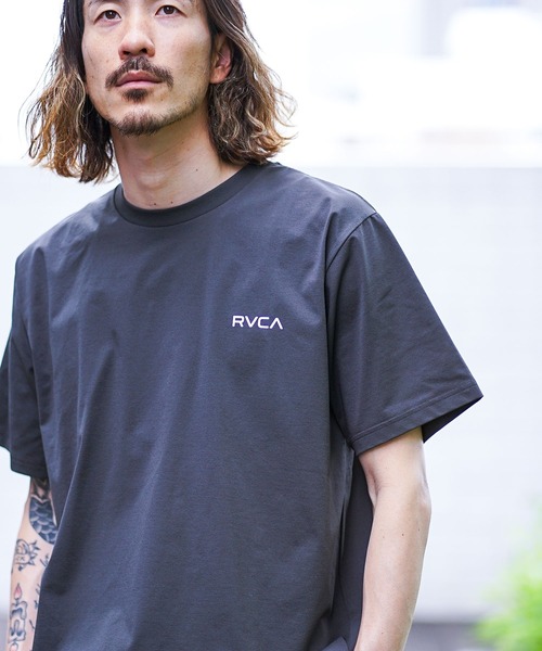 RVCA(ルーカ)の「RVCA メンズ 【SURF】 BALANCE INSTITUTE TEE Tシャツ【2023年夏モデル】/ルーカ半袖ラッシュガード(水着)(ラッシュガード・メンズ・ホワイト/ブラック/ブラックミックス・SMALL/MEDIUM/LARGE/X-LARGE)」の1枚目の写真