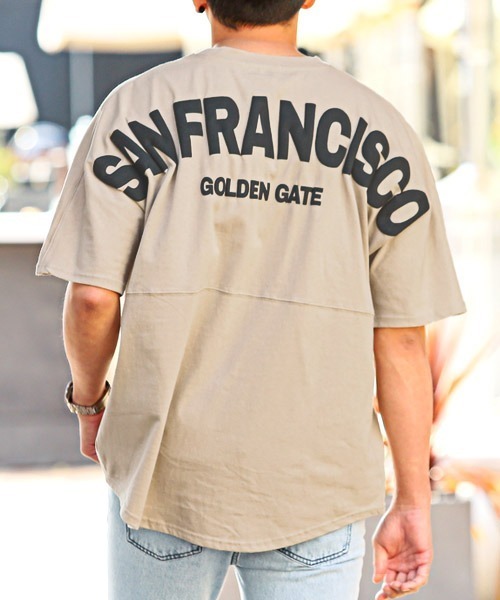 LUXSTYLE(ラグスタイル)の「バックロゴ発泡プリント半袖ビッグTシャツ(Tシャツ/カットソー・メンズ・グレイッシュベージュ/ブラック×ホワイト/ホワイト/ブラック・M/L)」の4枚目の写真