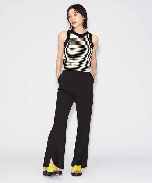 FOREVER 21(フォーエバー トゥエンティーワン)の「センタープレススリットパンツ(その他パンツ・レディース・ブラック/グリーン系その他2・MEDIUM/SMALL)」の11枚目の写真