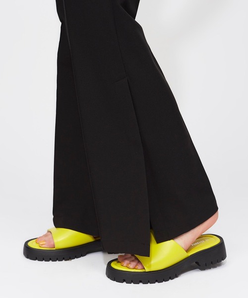 FOREVER 21(フォーエバー トゥエンティーワン)の「センタープレススリットパンツ(その他パンツ・レディース・ブラック/グリーン系その他2・MEDIUM/SMALL)」の5枚目の写真