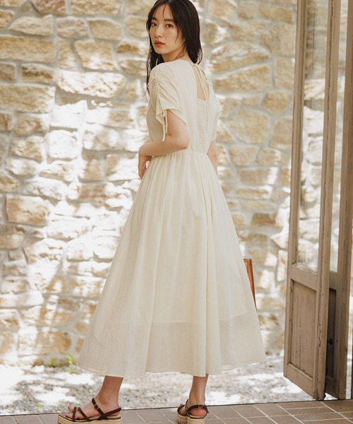 Andemiu（アンデミュウ）の「バックシャンボリュームワンピース962987（ワンピース・レディース・ブラック/オフホワイト/ブルー・FREE）」の4枚目の写真