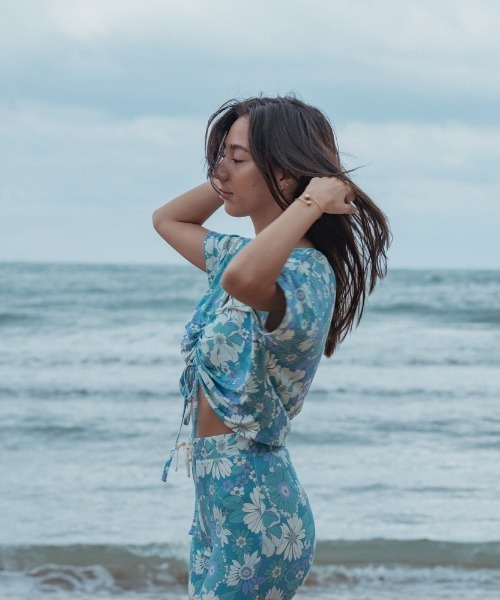 【新品】&エルシー　ドロップフラワートップス ROXY（ロキシー）の「VINTAGE FLOWER TOPS/ロキシー（シャツ