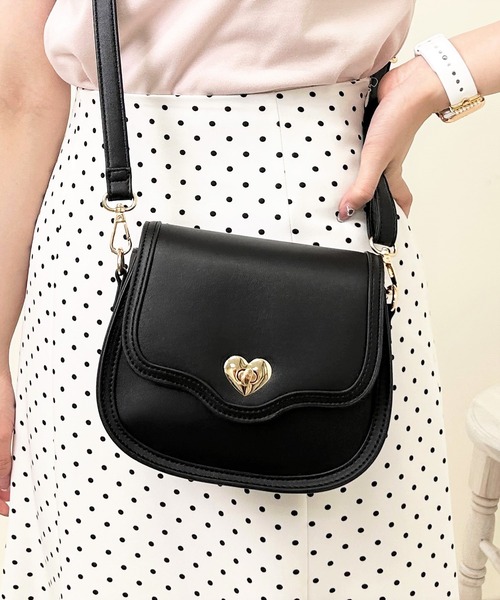 INGNI（イング）の「ハート金具ショルダーバッグ（ショルダーバッグ・レディース・オフホワイト/ブラック/ピンク・ONE SIZE）」の2枚目の写真