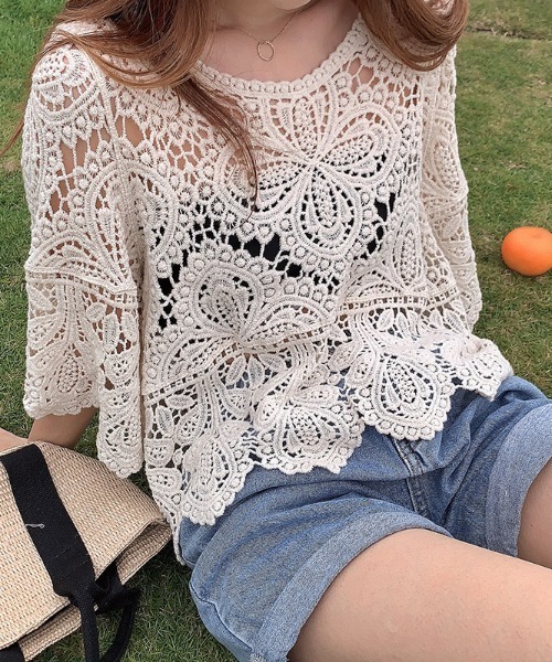 LADY LIKE(レディライク)の「ふっくらレースゆったりトップス(Tシャツ/カットソー・レディース・アイボリー/ブラック/ホワイト・M)」の1枚目の写真