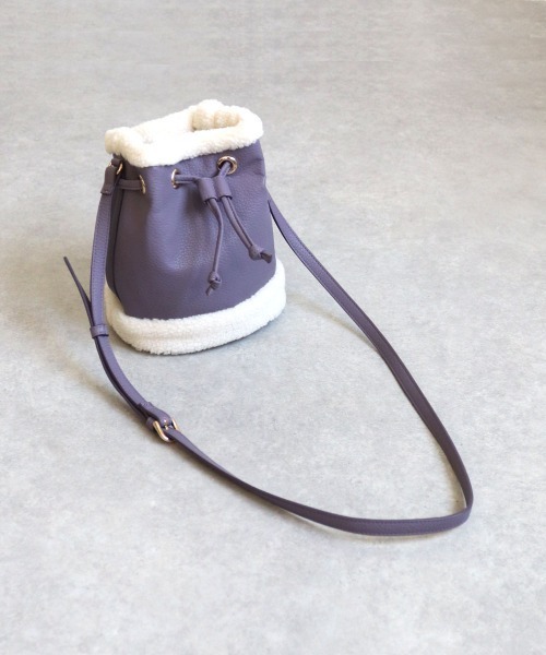T・S・L（ティーエスエル）の「ムートン風巾着ショルダーバッグ（ショルダーバッグ・レディース・イエロー/パープル/ブラック/グレイッシュベージュ・FREE）」の18枚目の写真