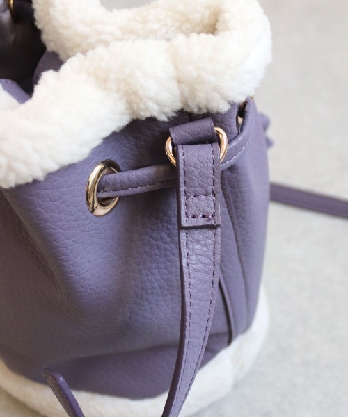 T・S・L（ティーエスエル）の「ムートン風巾着ショルダーバッグ（ショルダーバッグ・レディース・イエロー/パープル/ブラック/グレイッシュベージュ・FREE）」の22枚目の写真